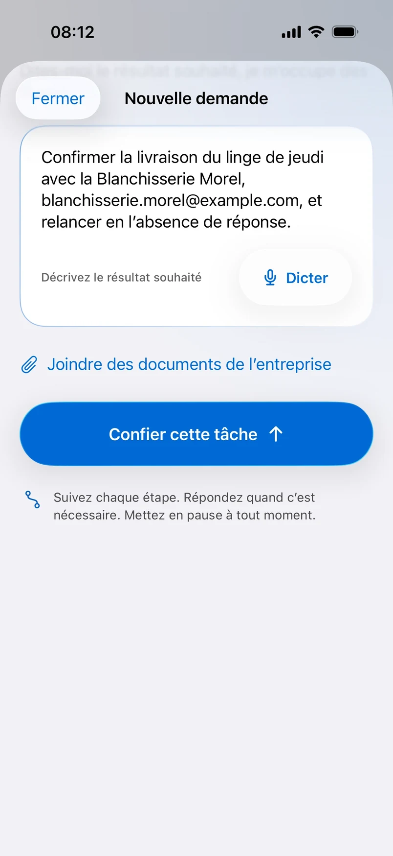 Une nouvelle demande en cours de rédaction, avec le bouton Dicter