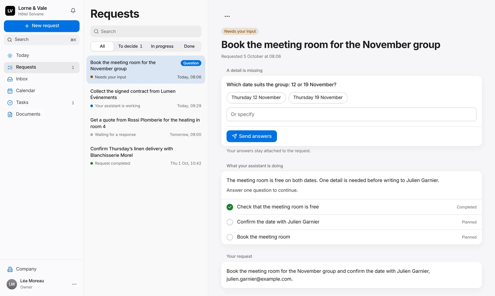 The Requests screen of the web platform: the list of requests beside one that needs an answer, which date suits the group, 12 or 19 November, with the assistant's plan
