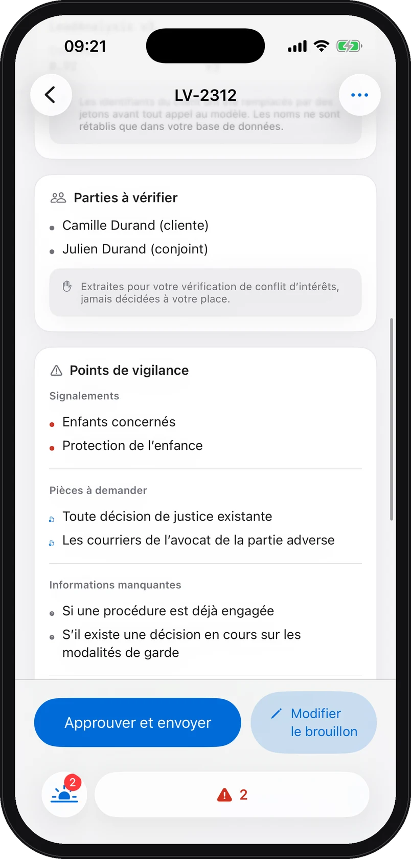 La note de triage sur iPhone : points de vigilance, pièces à demander, informations manquantes et prochaine étape recommandée, sur une demande fictive du jeu de démonstration.