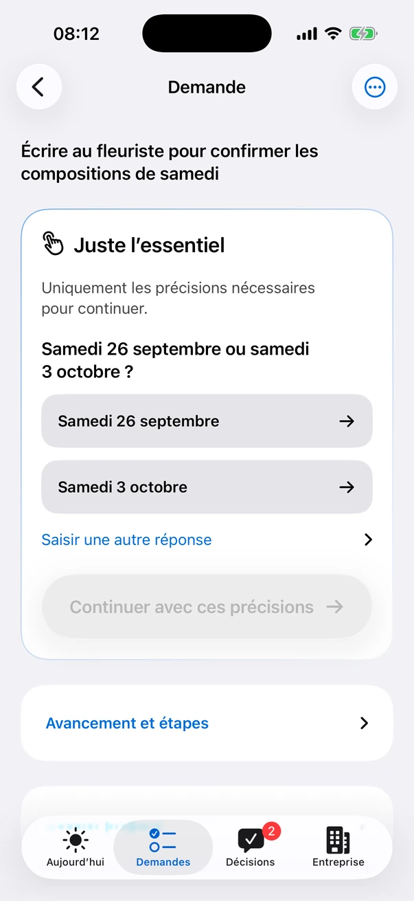 Une demande dans l’app iPhone pour écrire au fleuriste au sujet des compositions de samedi, avec une seule question&nbsp;: samedi 26 septembre ou samedi 3 octobre&nbsp;? Les deux dates sont proposées comme réponses, avec la possibilité d’en saisir une autre.